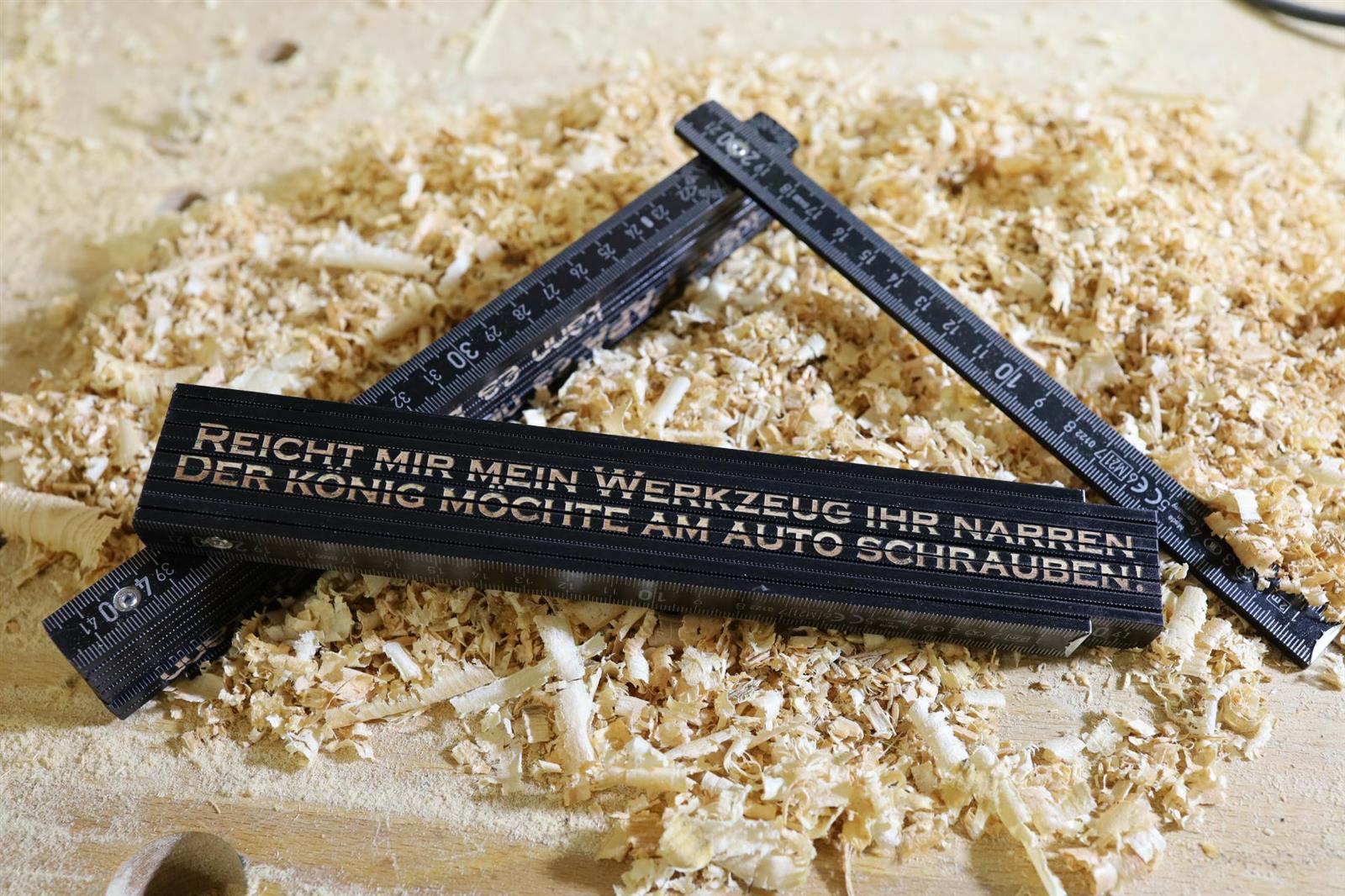 Reicht mir mein Werkzeug Zollstock Schwarzer Meterstab