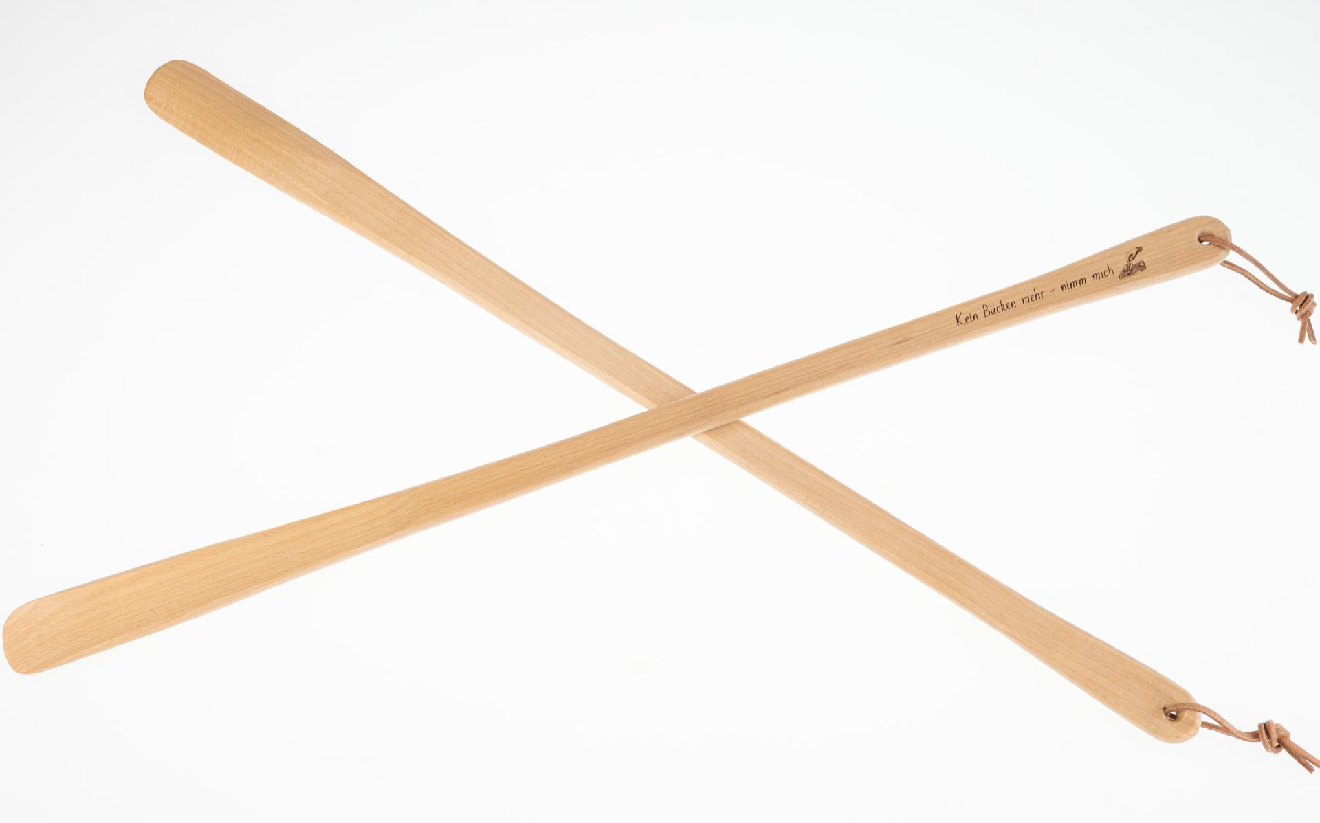 Holz Schuhlöffel | 65 cm mit Lederband | Gravur "Kein Bücken mehr, nimm mich"