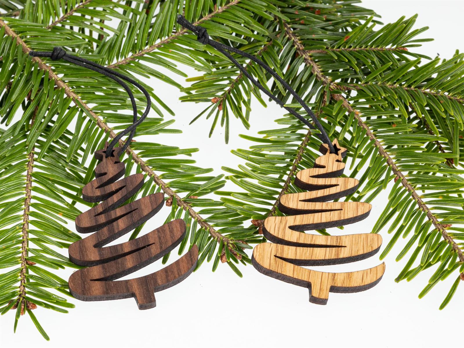 Holz Weihnachtsbaumschmuck Tannenbaum geschwungen Nussbaum geoelt