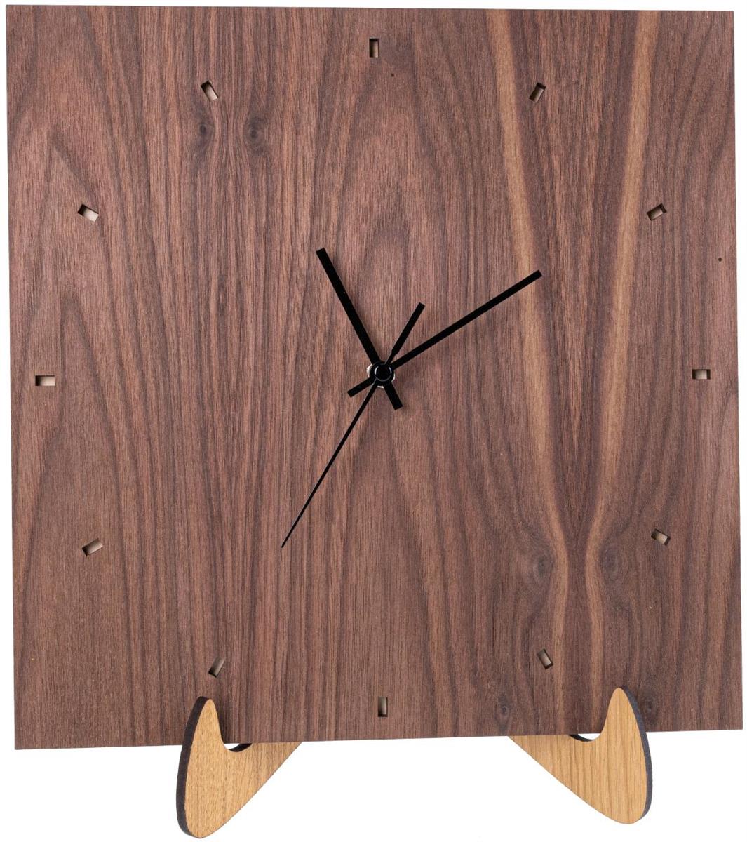 Schlicht quadratische Wanduhr aus Wunschholz mit geraeuschlosem Funk Uhrenwerk