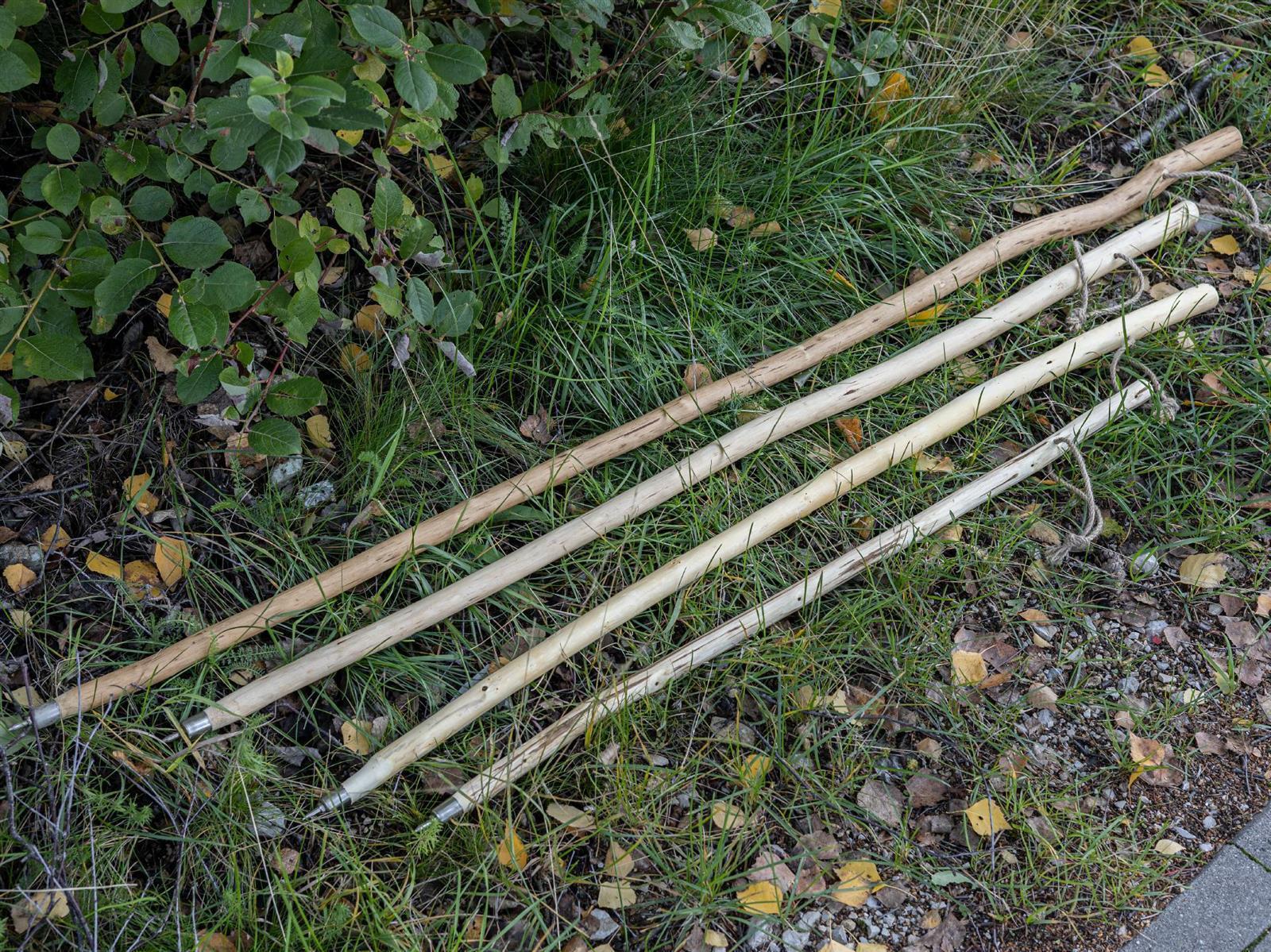 Handgefertigter Hirtenstock aus Haselnussholz mit Hanfkordel - Wanderstock 135 cm