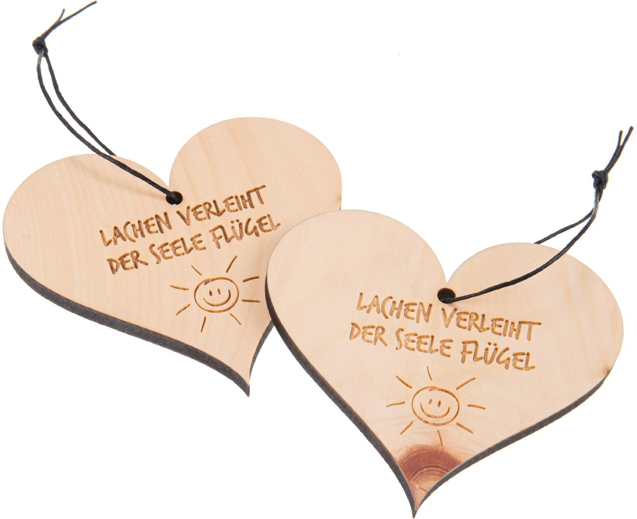 Herz mit Band Zirbe lasergeschnitten Gravur: Lachen verleiht der Seele Fluegel
