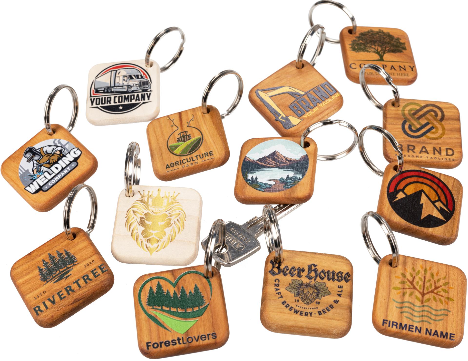 Personalisierter quadratischer Holz Schluesselanhaenger mit Ihrem