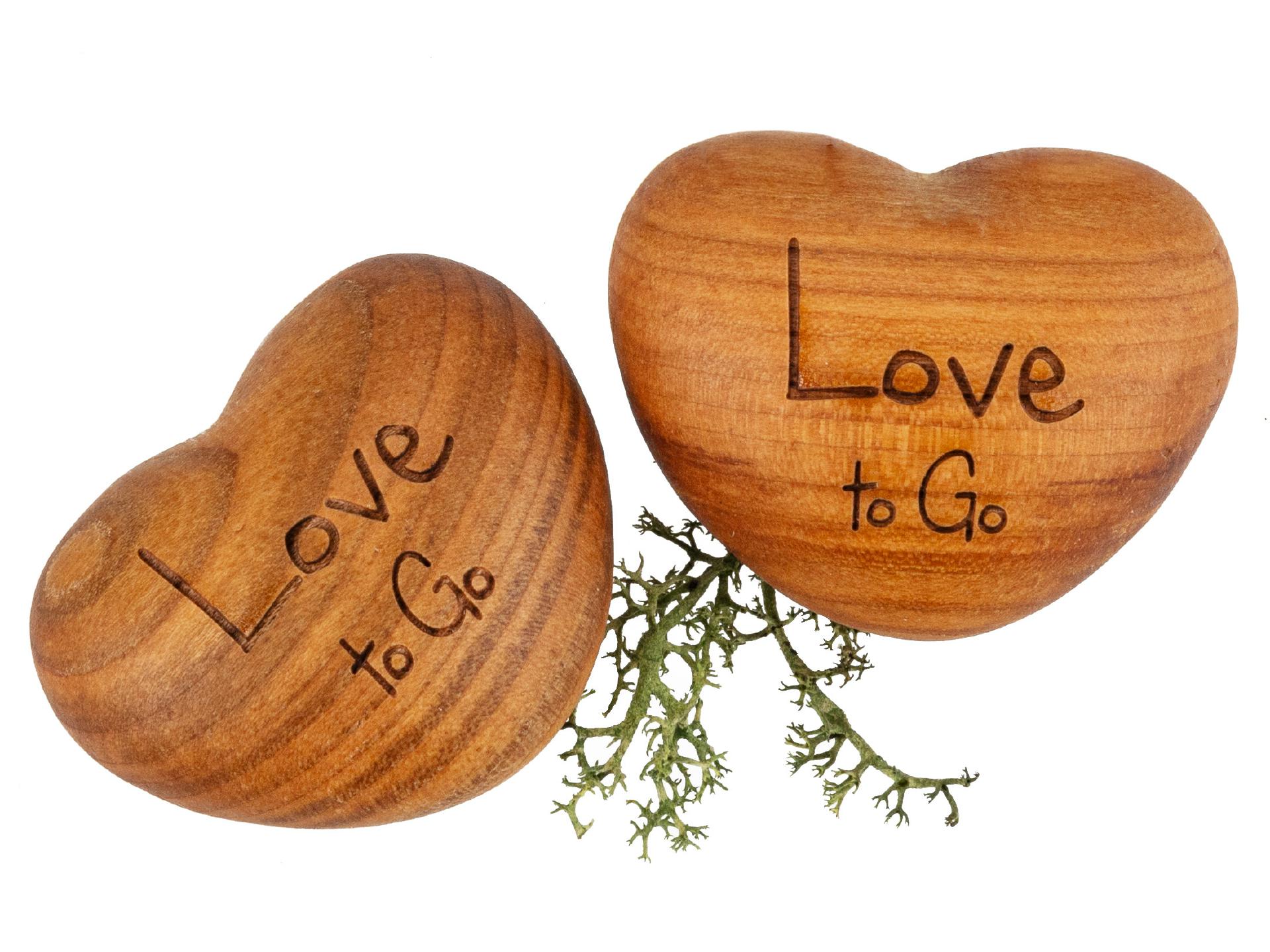 Holz Handschmeichler - Kirsche geölt - Gravur: "Love to Go!"