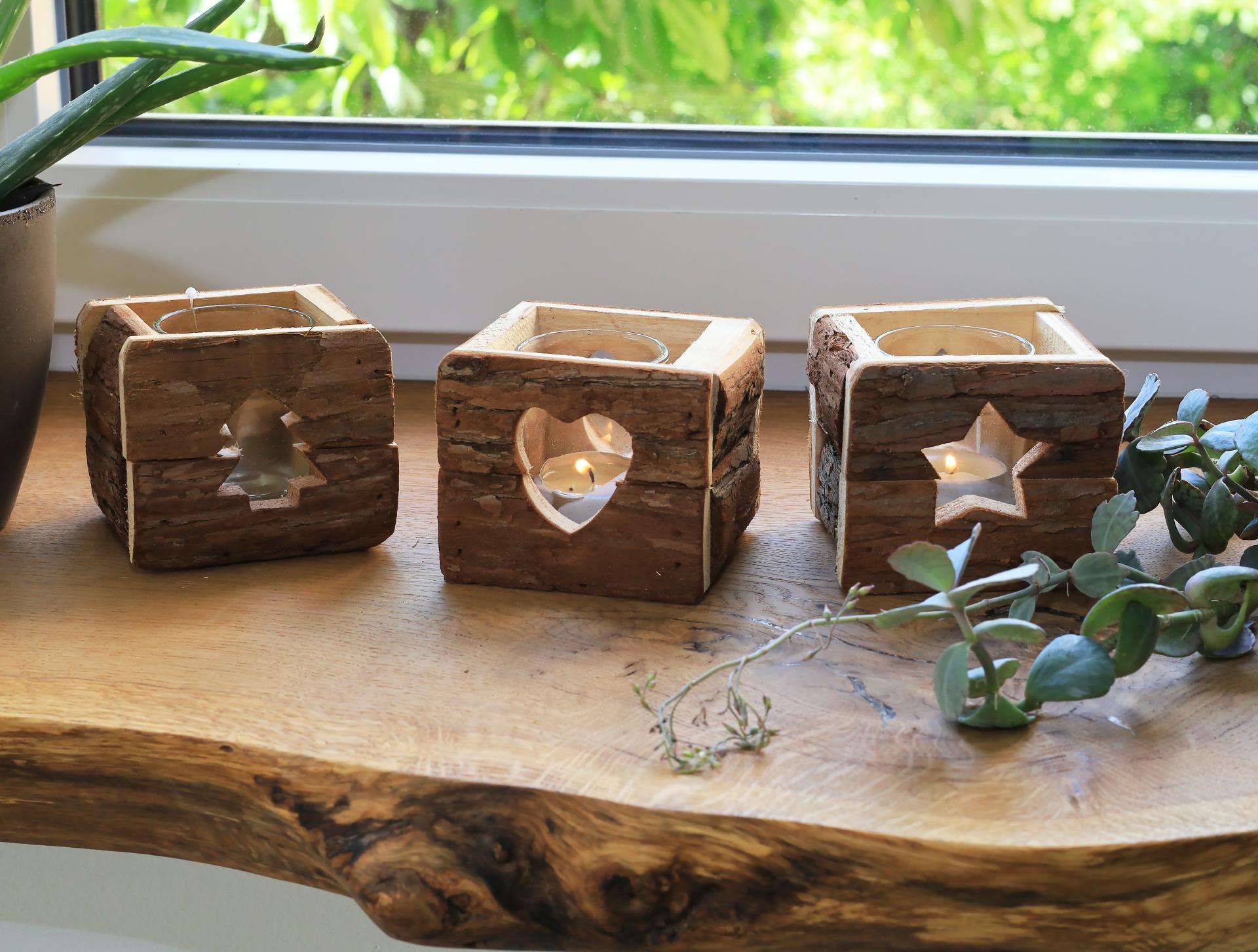 Rustikales Holz Windlicht mit Rinde
