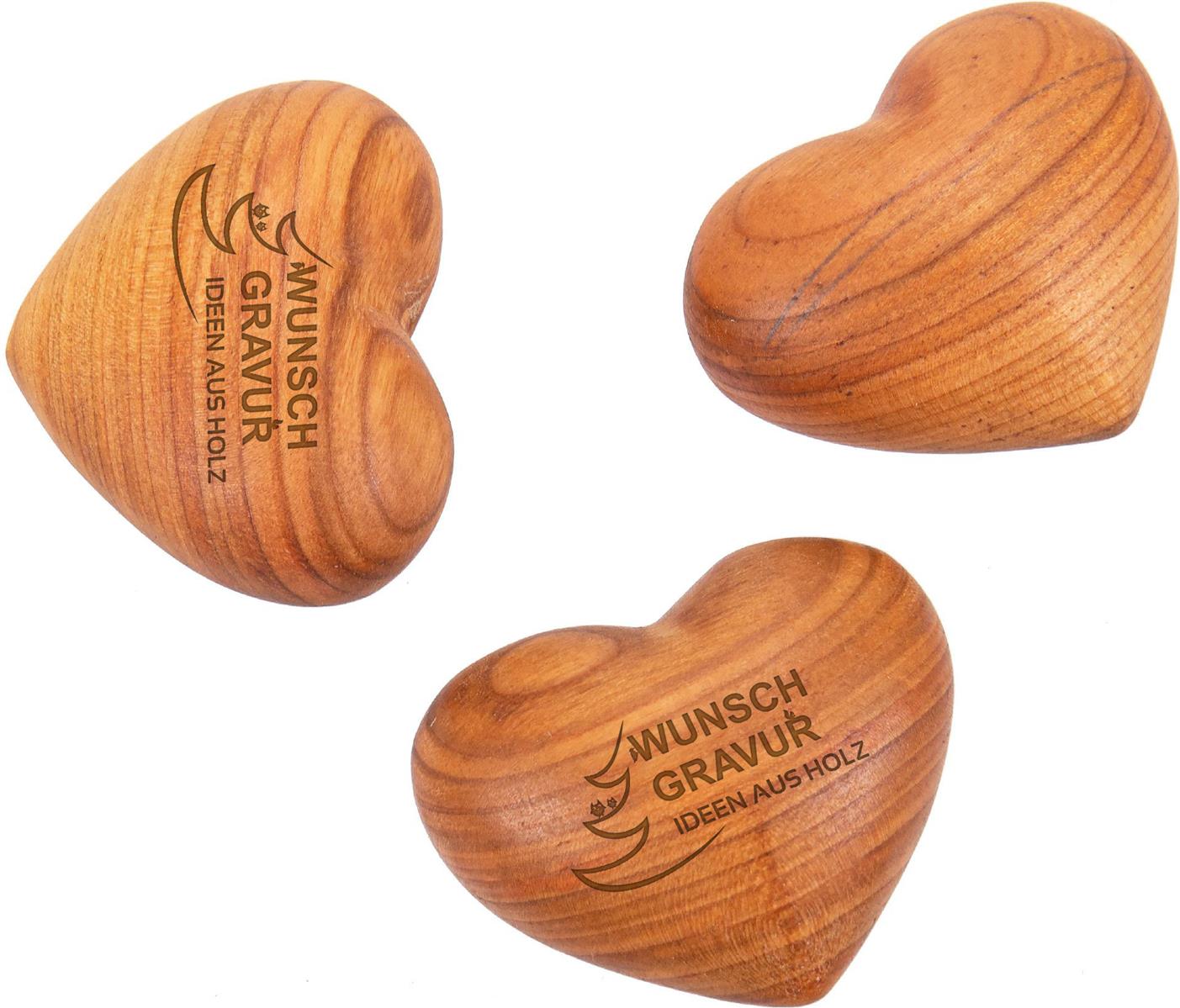 Personalisierter Handschmeichler aus Kirsch Holz geoelt in Herz Form mit Gravur