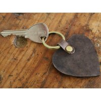 Herzförmiger Leder-Schlüsselanhänger | Dunkelbraun mit Messingring