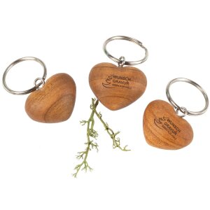 Personalized heart-shaped key ring made of oiled cherry wood with laser engraving