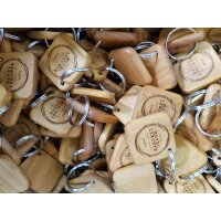 Personalized square key ring made of oiled FSC® cherry with laser engraving