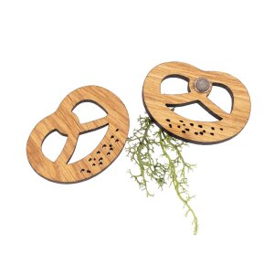 Holz Magnet in Brezen Form | Eiche geölt FSC® zertifiziert
