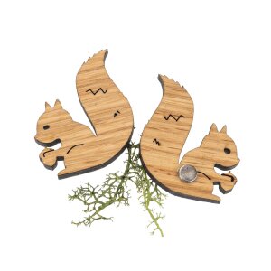 Wooden magnet in squirrel shape | oiled oak FSC® certified