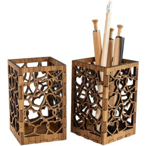 Wooden pen holder with oak hearts