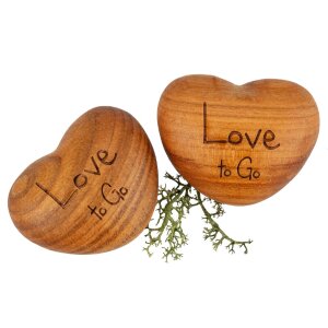 Wooden hand flatterer - Oiled cherry - Engraving: "Love to Go!"