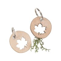 Round tree disc keyring with maple leaf motif