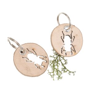 Round tree disk keyring with beetle motif